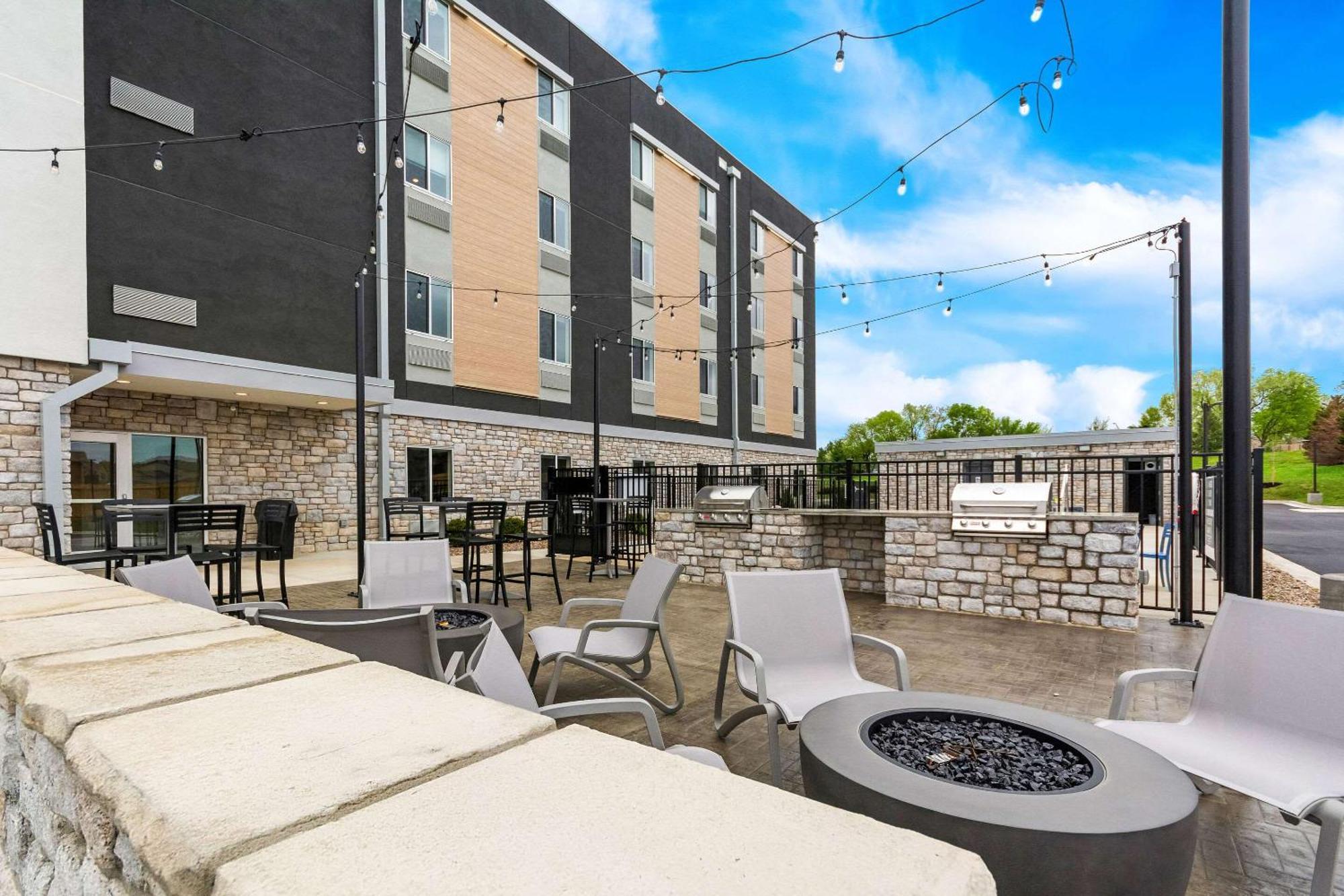 Everhome Suites Lexington - Horse Park エクステリア 写真